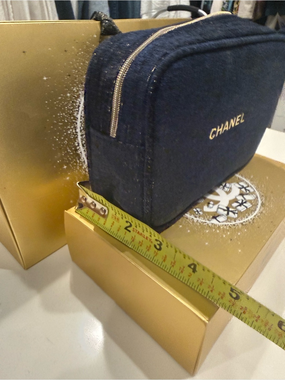 NEW CHANEL Navy blue Sparkle Zip cosmetic Pouch with Gold Logo - Picture 5 of 5